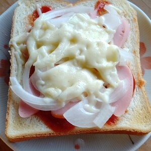 冷蔵庫の残り食材でピザトースト